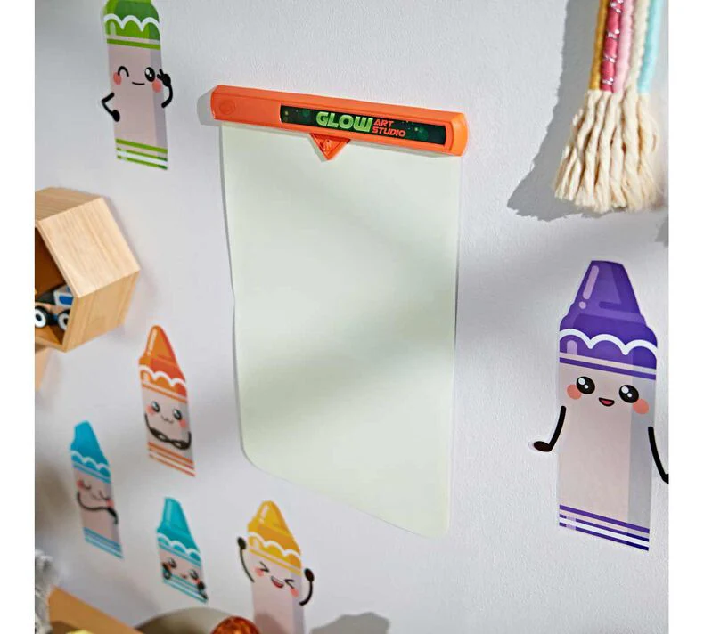 Crayola Glow Art Studio - Image 5